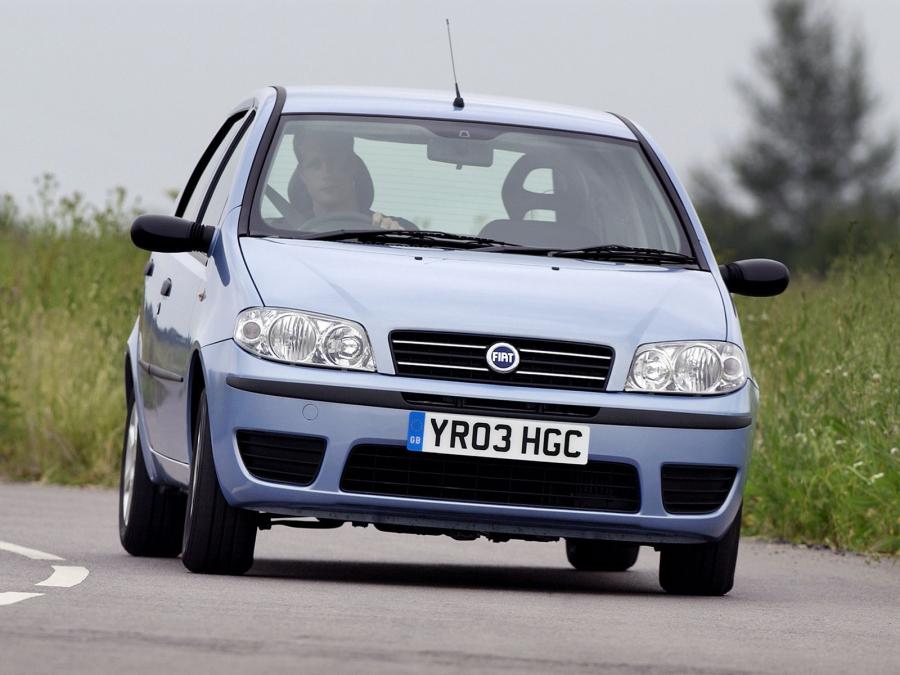  Fiat Punto 5-Door 2003 года  (UK) (фото 2 из 7)